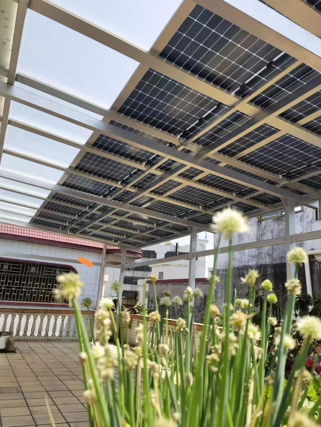 金湖别墅家用屋顶太阳能发电系统安装